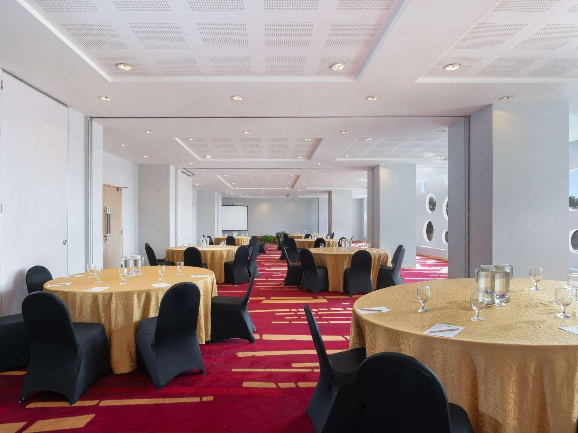 Ibis Styles Malang Hotel Екстериор снимка