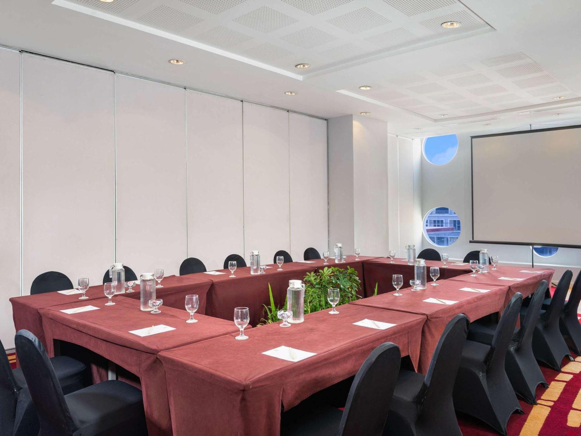 Ibis Styles Malang Hotel Екстериор снимка