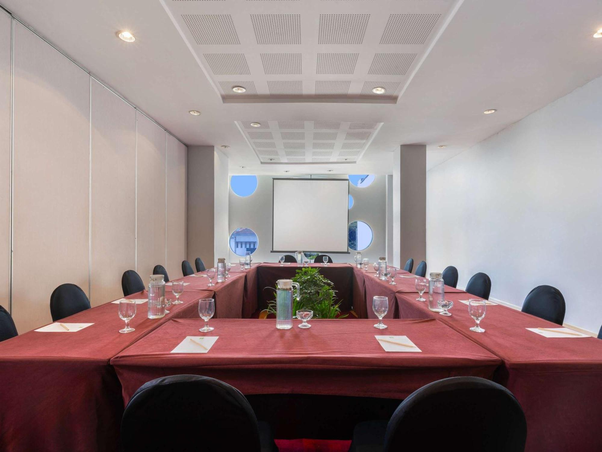 Ibis Styles Malang Hotel Екстериор снимка