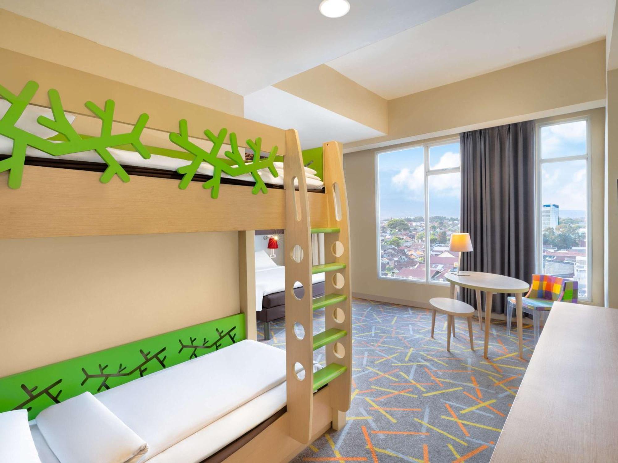 Ibis Styles Malang Hotel Екстериор снимка
