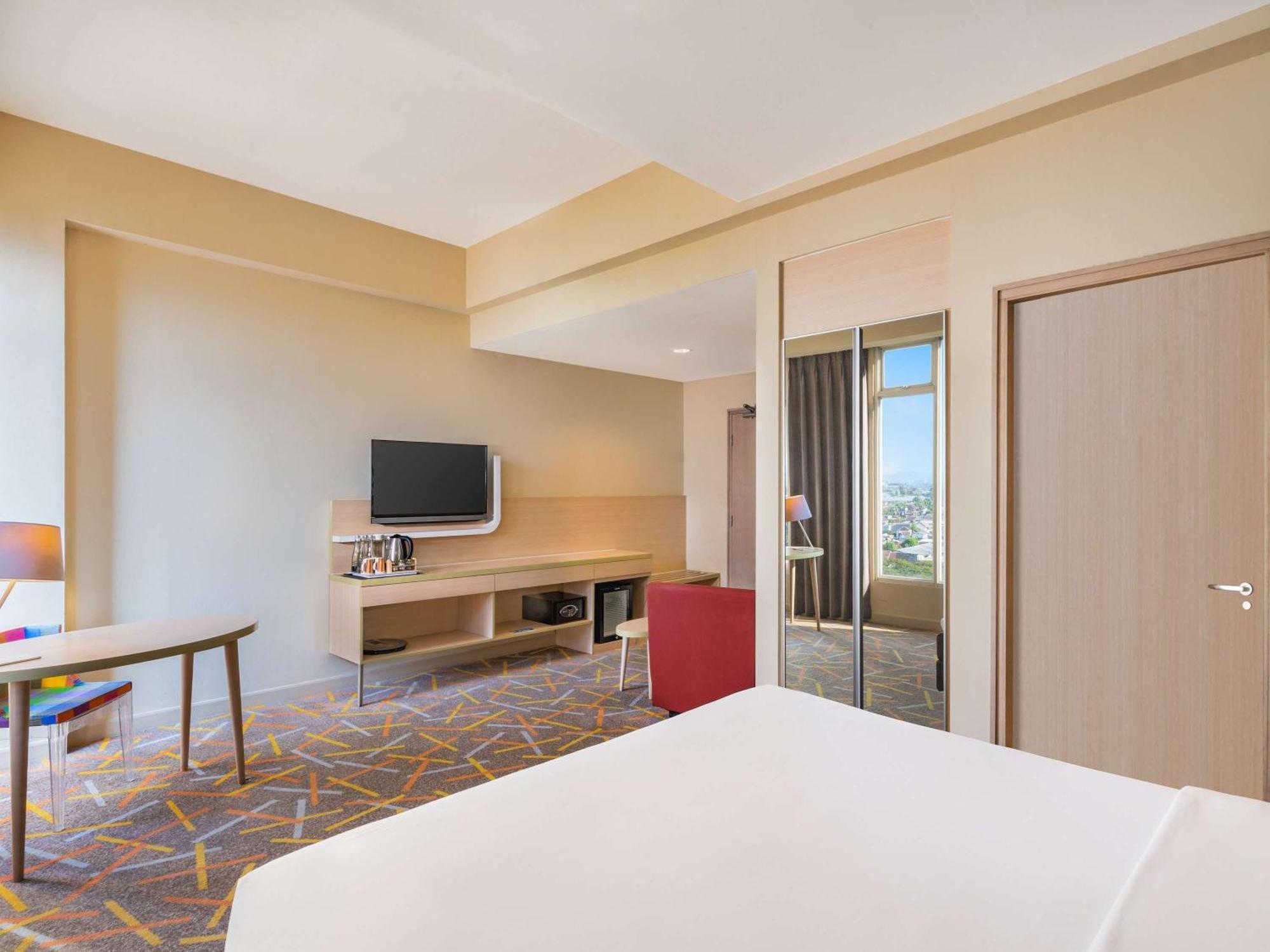 Ibis Styles Malang Hotel Екстериор снимка