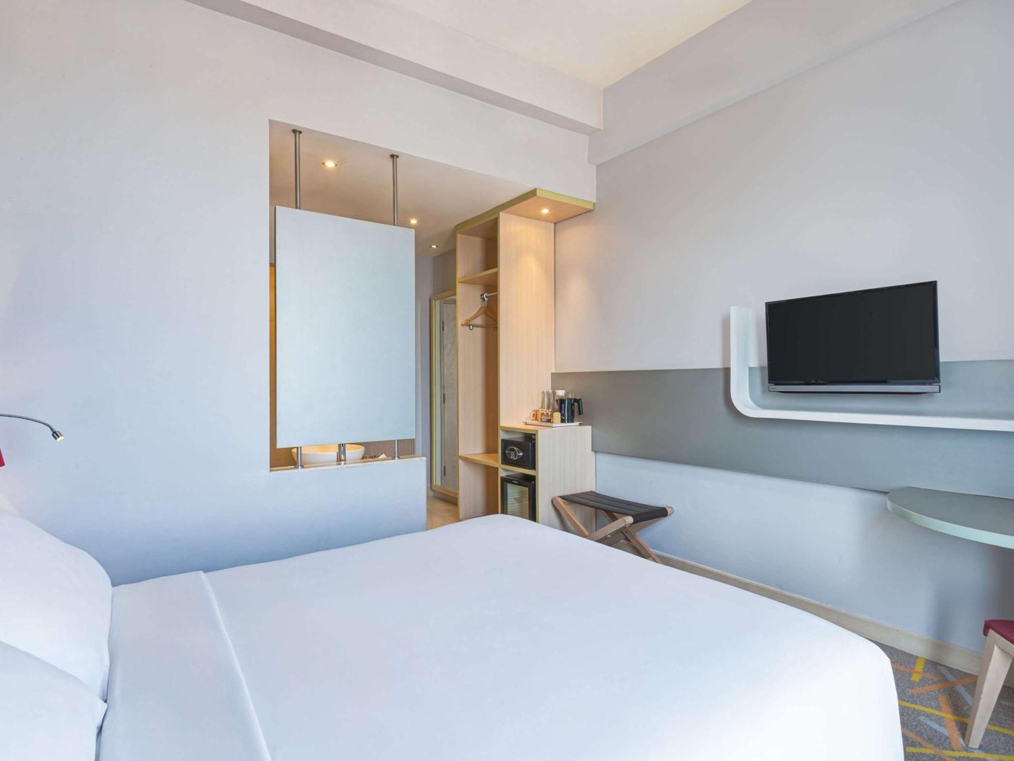 Ibis Styles Malang Hotel Екстериор снимка
