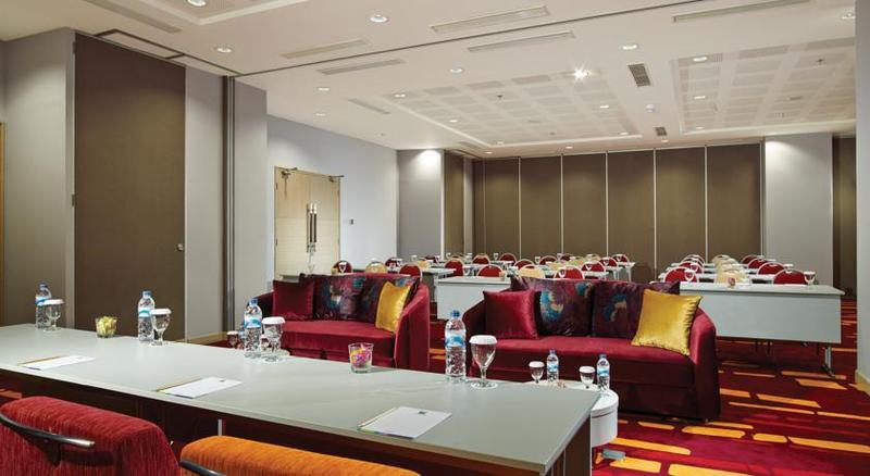 Ibis Styles Malang Hotel Екстериор снимка